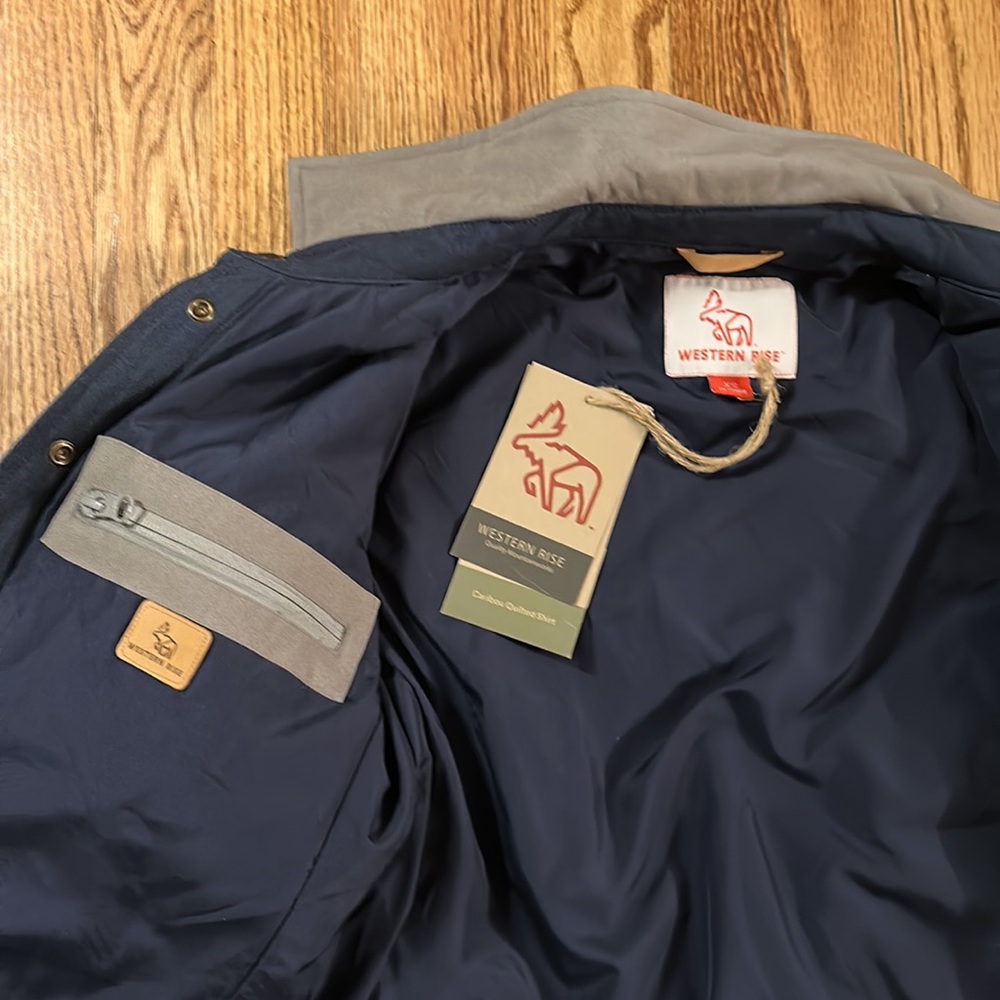 Western Rise- Quilted Jacket - Picture 3 of 4
